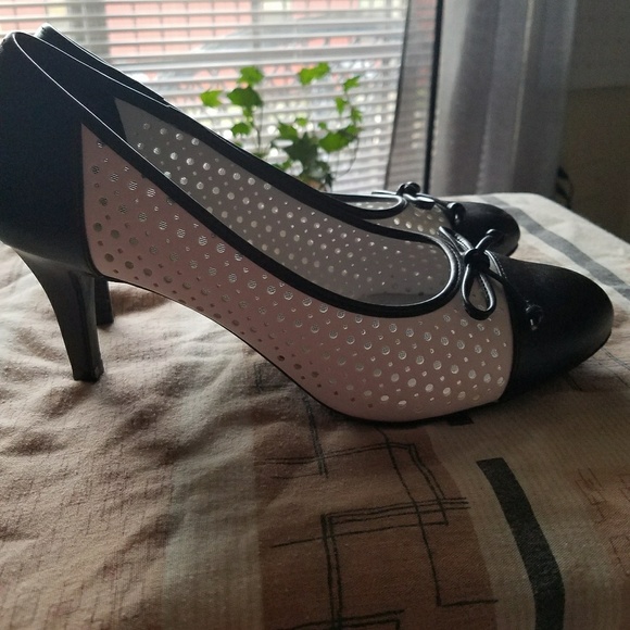 Shoes - Ladies spectator pumps